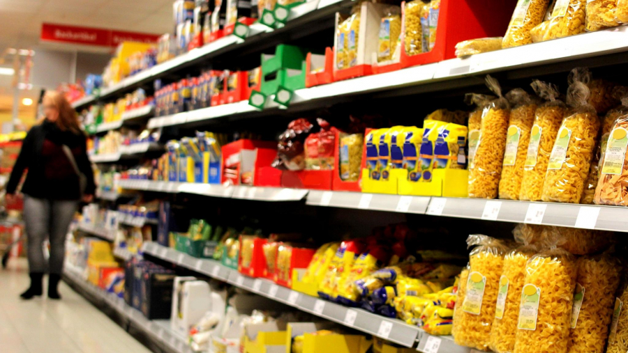Supermarketuri sancţionate pentru umflarea preţurilor