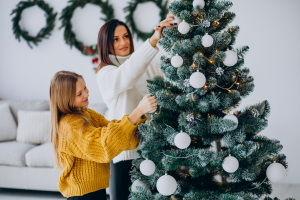 Spune adio cheltuielilor inutile și alege brazii artificiali premium pentru un decor rafinat, direct de la sursă!
