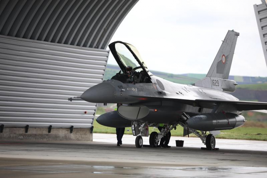 Trei aeronave F-16 achiziționate din Norvegia au ajuns în România