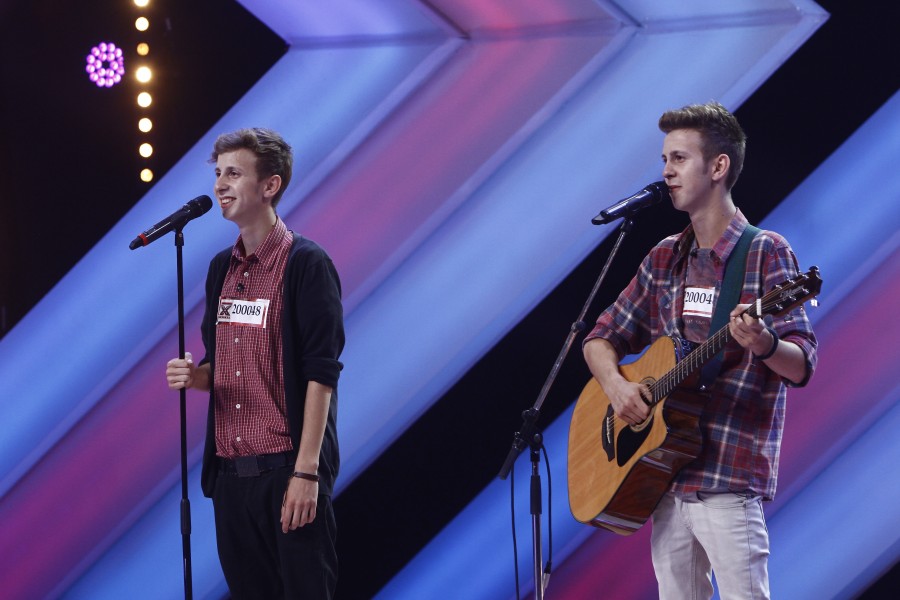 UPDATE/ (VIDEO) Pe urmele lui Florin Ristei/ Gemenii gălăţeni R-Twins au făcut senzaţie la X Factor