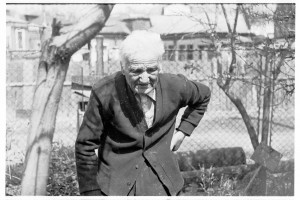 Propunere pe adresa autorităţilor/ O carte despre legendarul „moş Vanghele&quot; de la Botanică