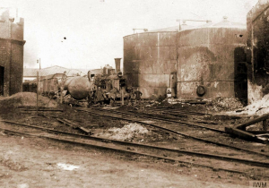 Distrugeri aduse de bombardamentele războiului căilor ferate la Galaţi (fotografie datorată istoricului de aviaţie Dan Antoniut