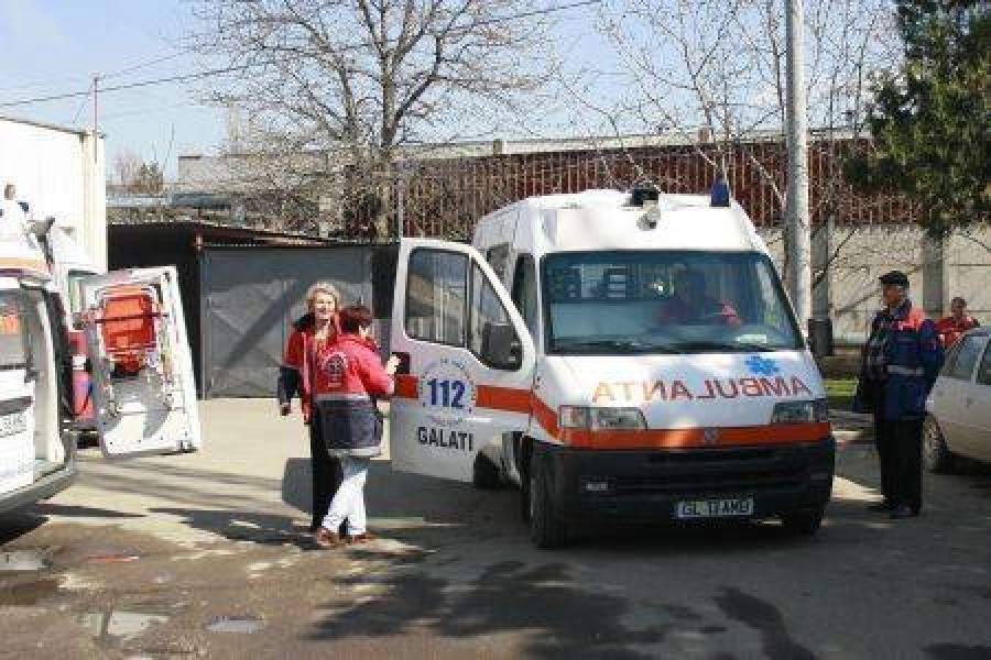 Cazuri de AGRESIUNE/ Băuţi şi RĂNIŢI, transportaţi la SPITAL