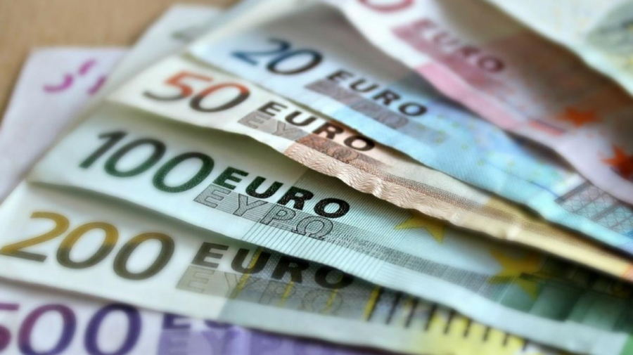 Piaţa valutară. Stabilitate maximă a cursului euro