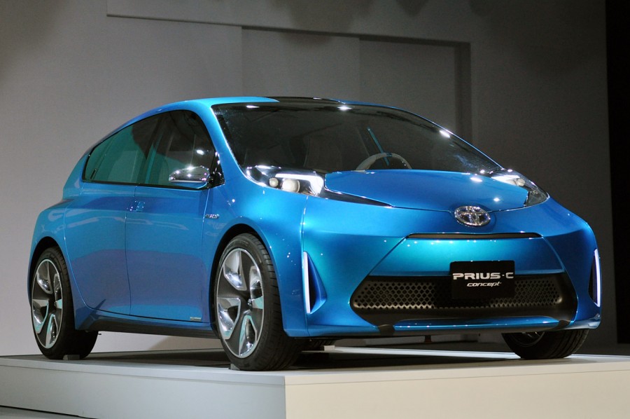 Toyota a lansat Prius C, hibridul cu cel mai redus consum de carburant din lume