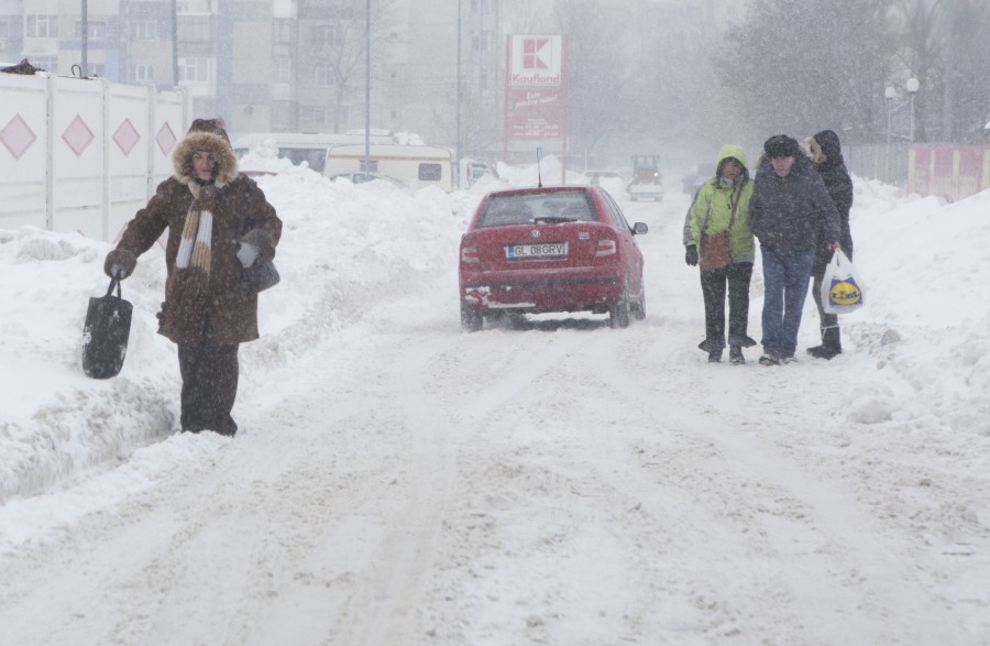 UPDATE/ Prăpăd în Galaţi! 90 la sută dintre străzi sunt blocate de nămeţi