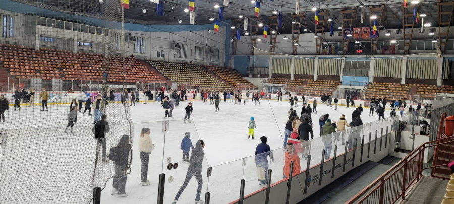 Amatorii de patinaj sunt așteptați pe gheaţă