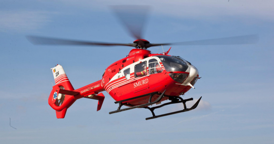 Pieton călcat de mașina poliției, pe trecere. Victima, preluată de elicopter
