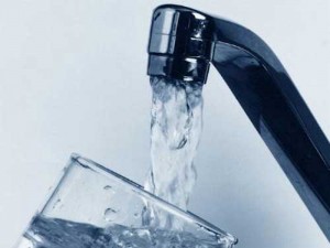 „Cadou” de Sărbători pentru rău-platnici: Apă fără restricţii 