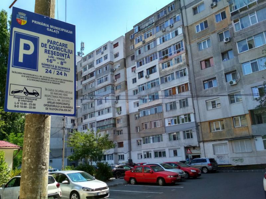 Câţi bani a câștigat Primăria Galați din locurile atribuite în parcările rezidențiale. Un an de când se fac abonamente