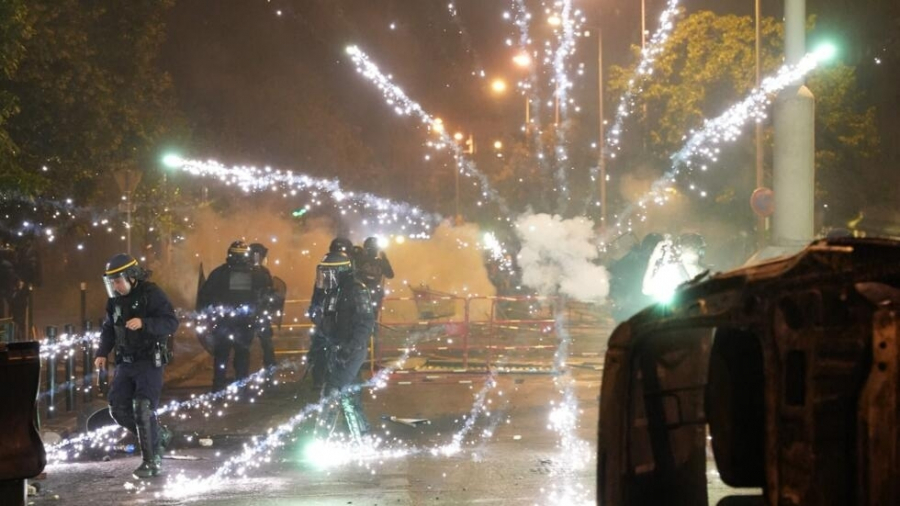 Franța interzice artificiile de Ziua Națională