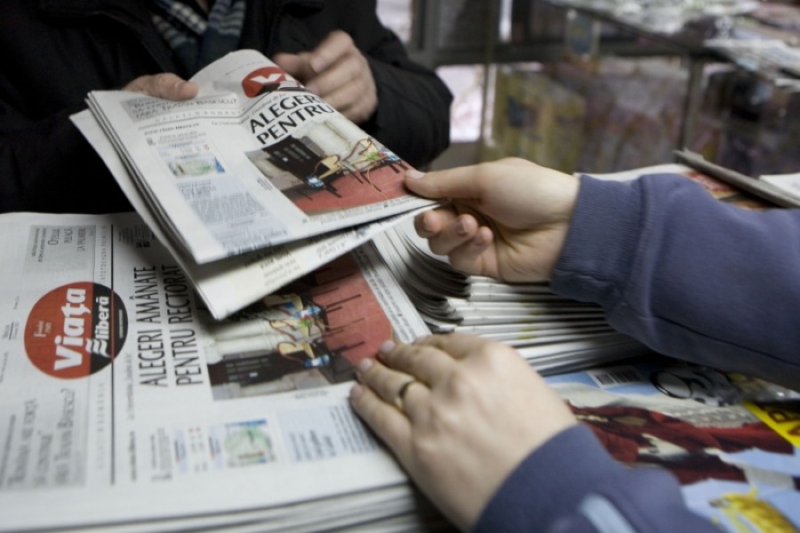 Singurătatea mâinilor care vând ziare