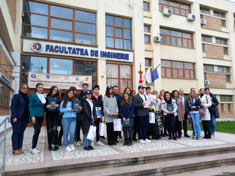 Tinerii Galațiului au scris şi desenat cum văd ei oraşul. Festivitate de premiere la Universitatea „Dunărea de Jos” (FOTO)