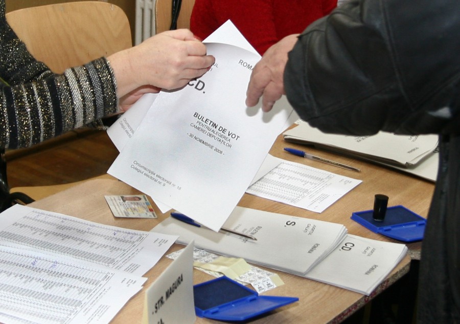 Alegeri parlamentare - Trei judecători pentru Biroul Electoral Judeţean