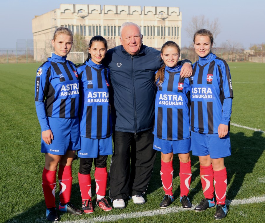 Smârdanul intră în Cartea Recordurilor / Patru surori joacă fotbal la Oţelul!