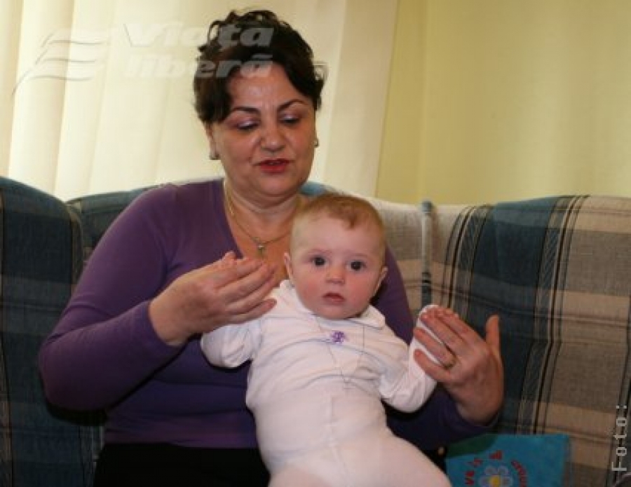 Marcela Sighinaş şi-a botezat nepoţica