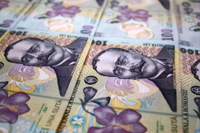 Față de începutul anului, leul a pierdut circa 2,5% față de euro