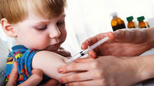 Sute de gălațeni refuză să-și vaccineze copiii împotriva rujeolei