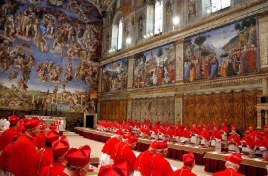Trei cardinali, pe lista scurtă a "favoriţilor" la succesiunea lui Benedict al XVI-lea