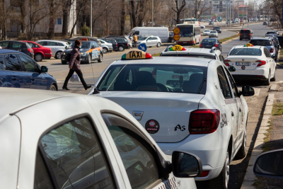 Până la Primărie, pe taximetriști îi 