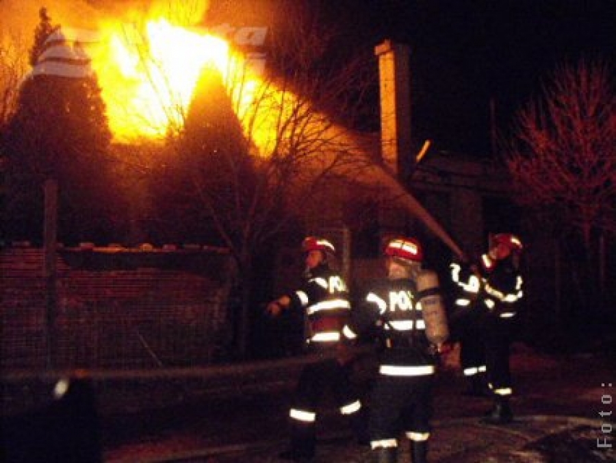 Trei copii morţi într-un incendiu, la Tecuci 