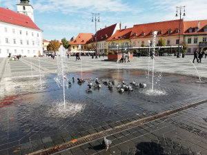 Sibiu - Piaţa Sfatului şi porumbeii Păcii