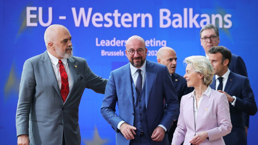 Balcanii de Vest - ori cu Uniunea Europeană, ori cu Rusia!