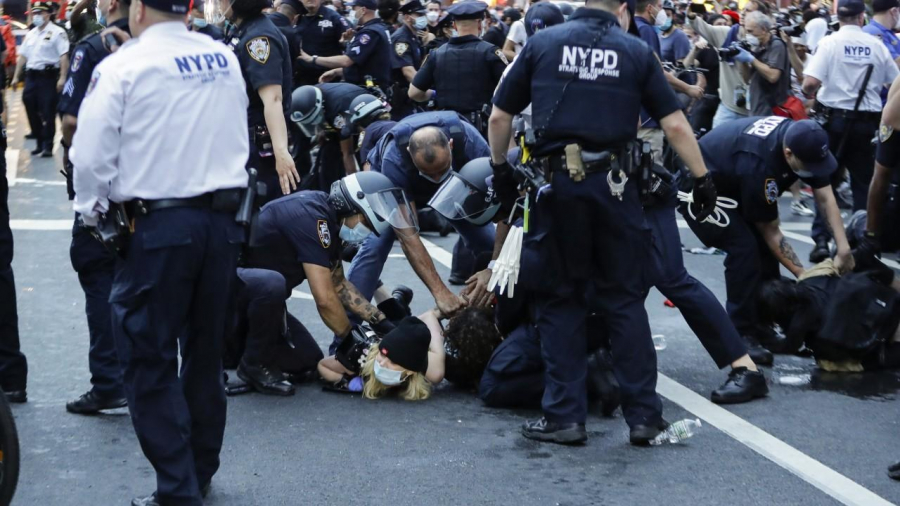 Ciocniri cu morţi şi răniţi în Brooklyn