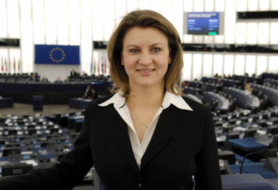 DOSARUL MICROSOFT/ Gălăţeanca Adriana Ţicău, fost europarlamentar, audiată de DNA