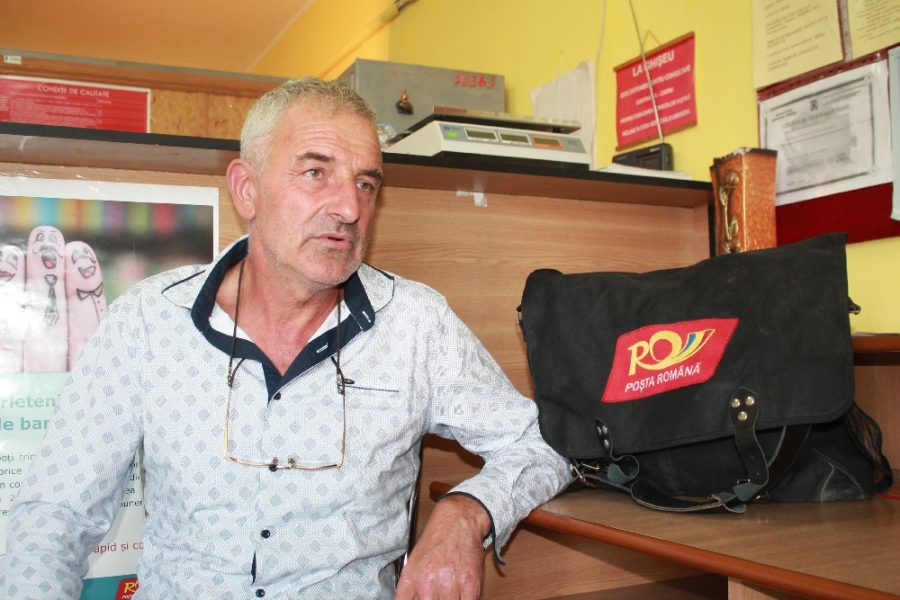 Viaţa ca un drum nesfârşit cu geanta pe umăr. POŞTAŞUL sună şi de mii de ori până la pensie