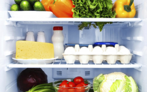 Pentru a evita toxiinfecţiile alimentare, cum păstrezi corect alimentele, pe perioada verii