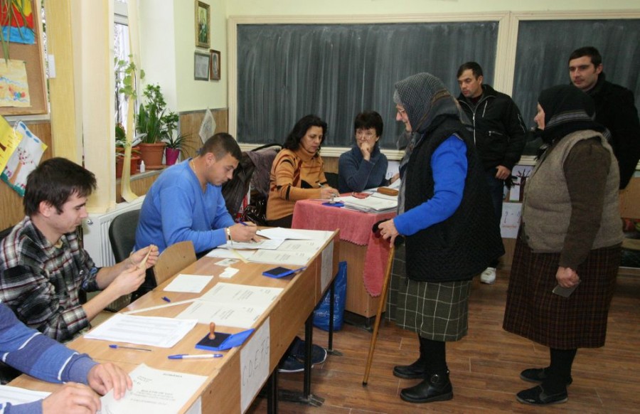 Ca la fiecare scrutin: Şefii secţiilor de votare, nesiguri şi dezorientaţi!