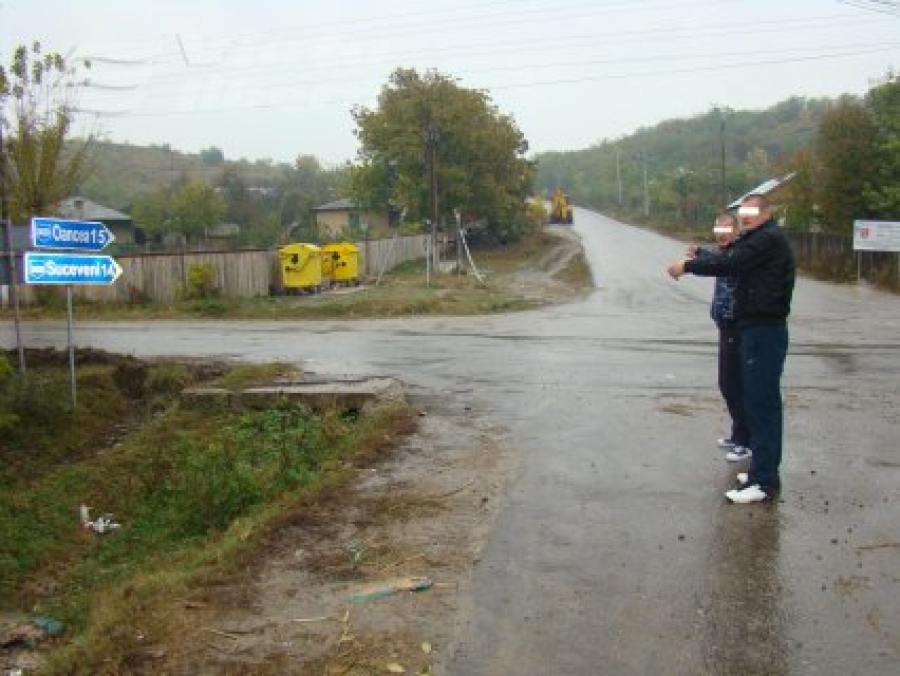 Moldoveni înot prin timp - şi Prut -, către Italia 