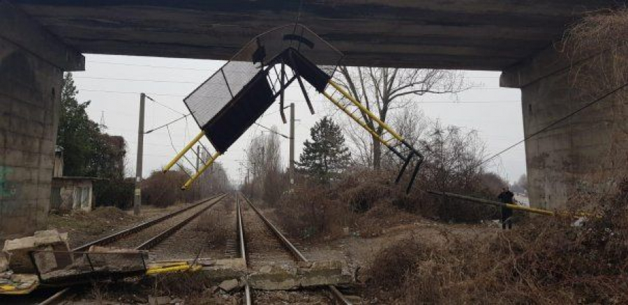 Trei trenuri de Galaţi, oprite temporar pe trasee