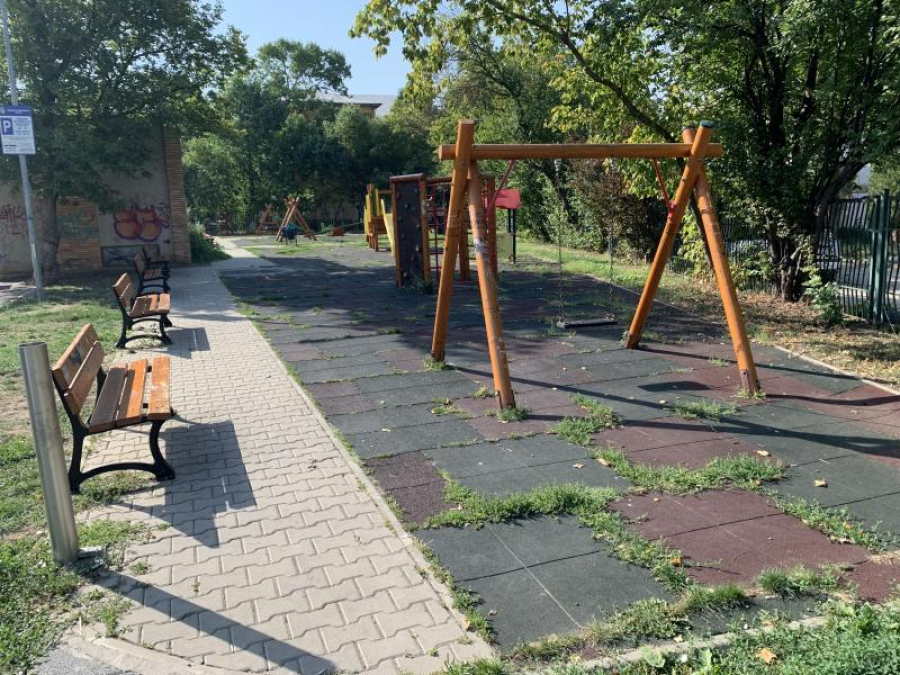 Parcul de lângă CNMK, lăsat și el în paragină