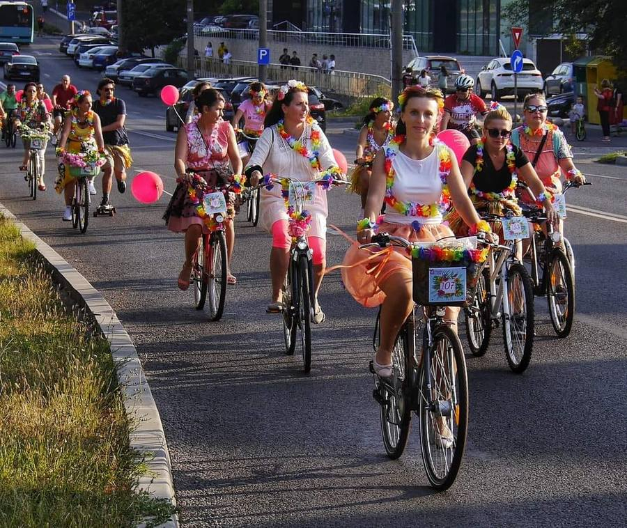 Doamnele și domnișoarele, invitate la Skirt Bike - Disco!