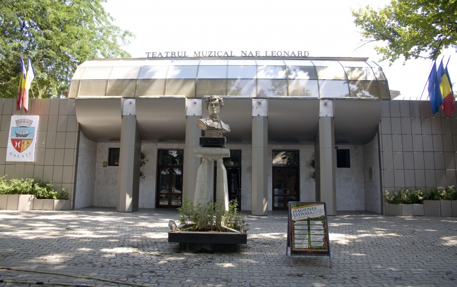 Liceenii joacă teatru pe franţuzeşte