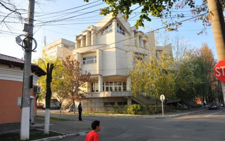 (GALERIE FOTO) Se pregăteşte un TUN IMOBILIAR la CASA de CULTURĂ a STUDENŢILOR?