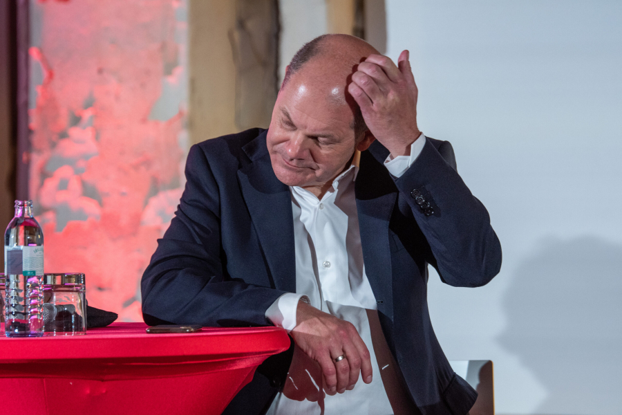 Cancelarul german Olaf Scholz apără ”poporul rus”, Zelenski este stupefiat