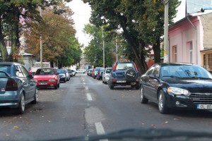 Străzi făcute în dorul lelii: carosabil da, trotuare ba!