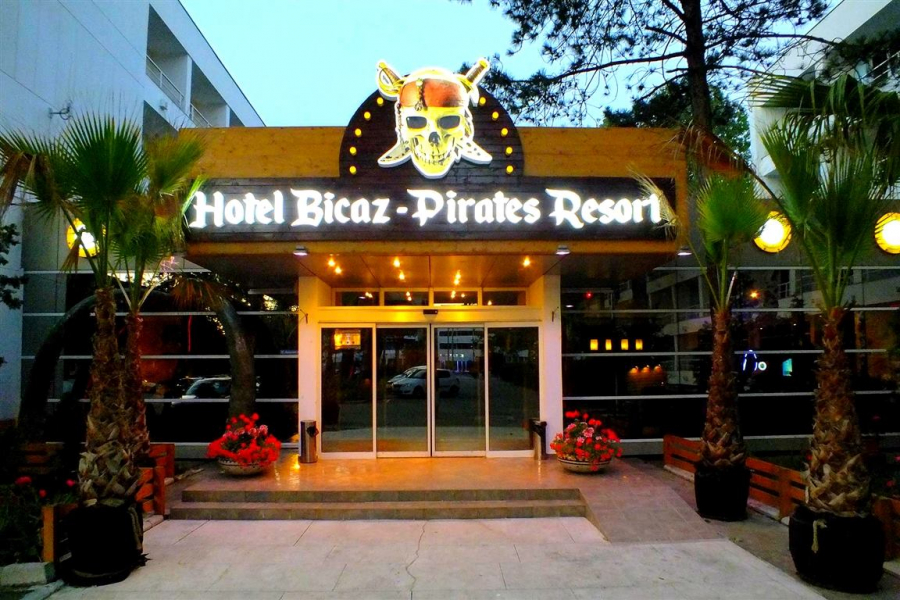 Aventuri, distracţie şi relaxare la ”Pirates Resort”. Povestea Piraţilor din Caraibe revine cu un nou sezon... estival