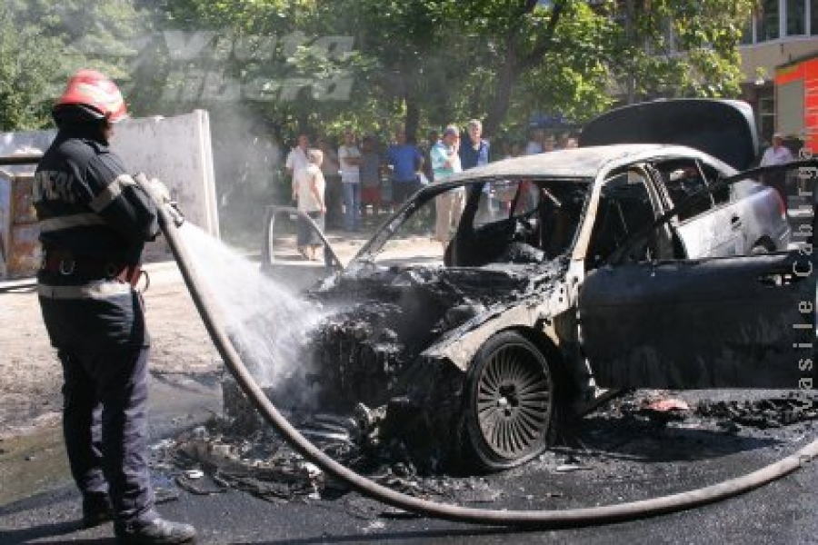 BMW făcut scrum în mijlocul străzii