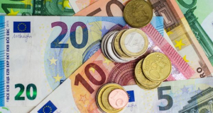 Cursul euro începe tot cu 4,72 lei