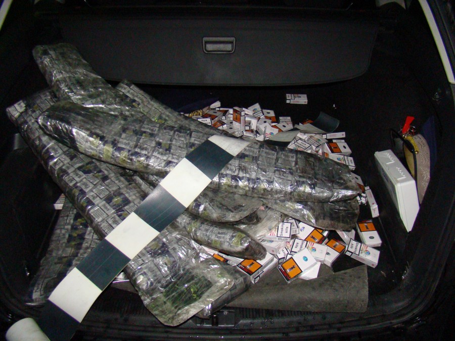 Contrabandă cu 30.000 de pachete de ţigări 