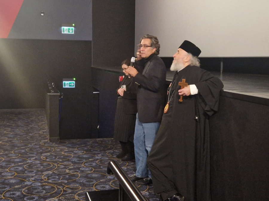 Regizorul Serge Ioan Celebidachi, ACASĂ, printre gălăţeni, la proiecţia de gală a filmului "Cravata galbenă" (VIDEO)