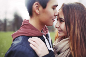 Când hormonii o iau înaintea rațiunii. Riscuri care decurg dintr-o viață sexuală timpurie