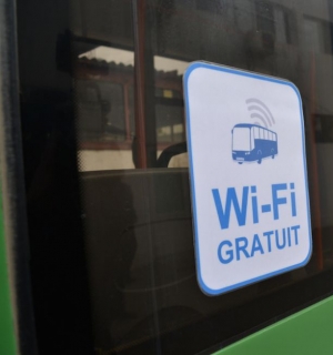 Wireless în autobuze/ TRANSURB oferă internet gratuit