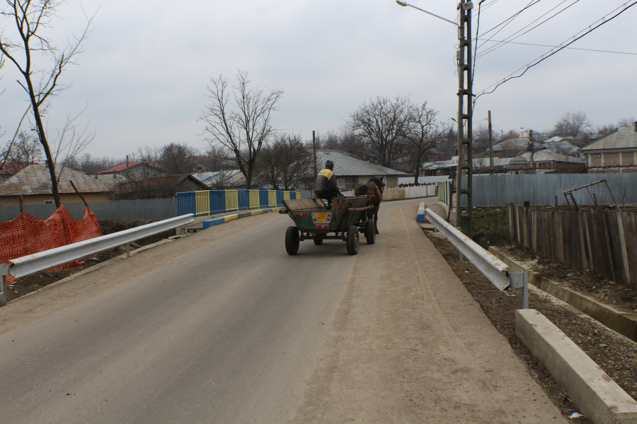 Cu apă, drumuri şi canalizare, modernizarea s-a născut la sat!