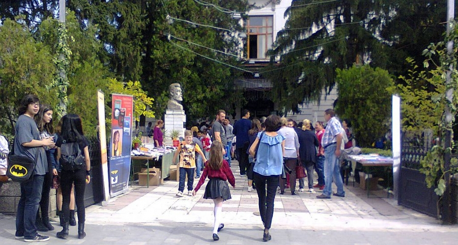 ”Noaptea în bibliotecă” | Distracţie şi bună învăţătură la ”V. A. Urechia” (FOTO)