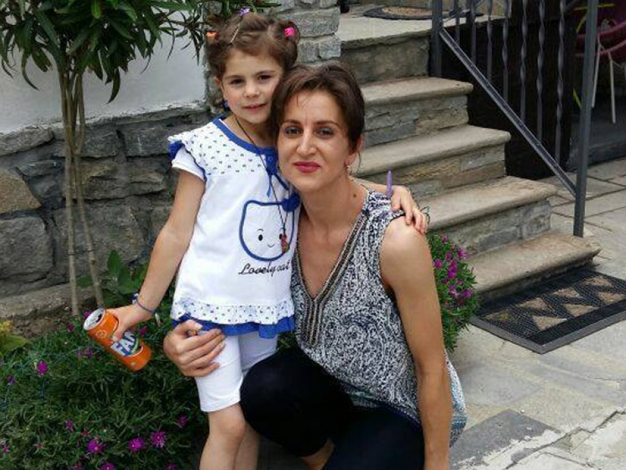 O româncă şochează Italia. Şi-a înjunghiat mortal fiica în vârstă de 6 ani şi s-a sinucis